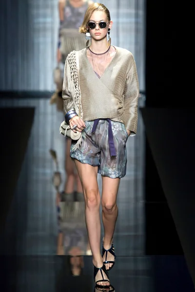 Look 16